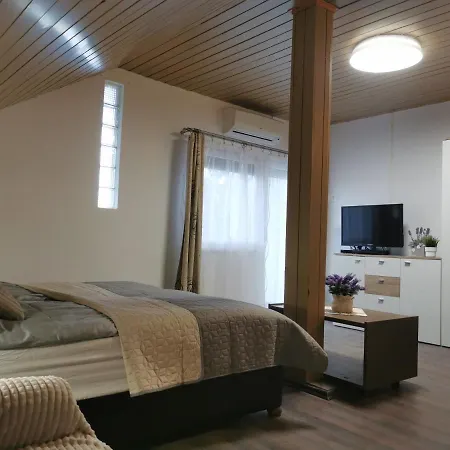 بيت للعطل Vonyarc House فونيارتْسفاشغ