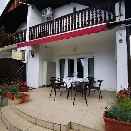 Vonyarc House *