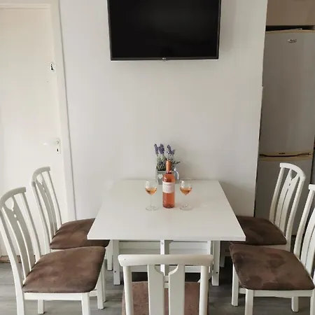 Vonyarc House بيت للعطل *
