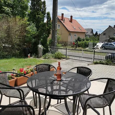 بيت للعطل Vonyarc House فونيارتْسفاشغ